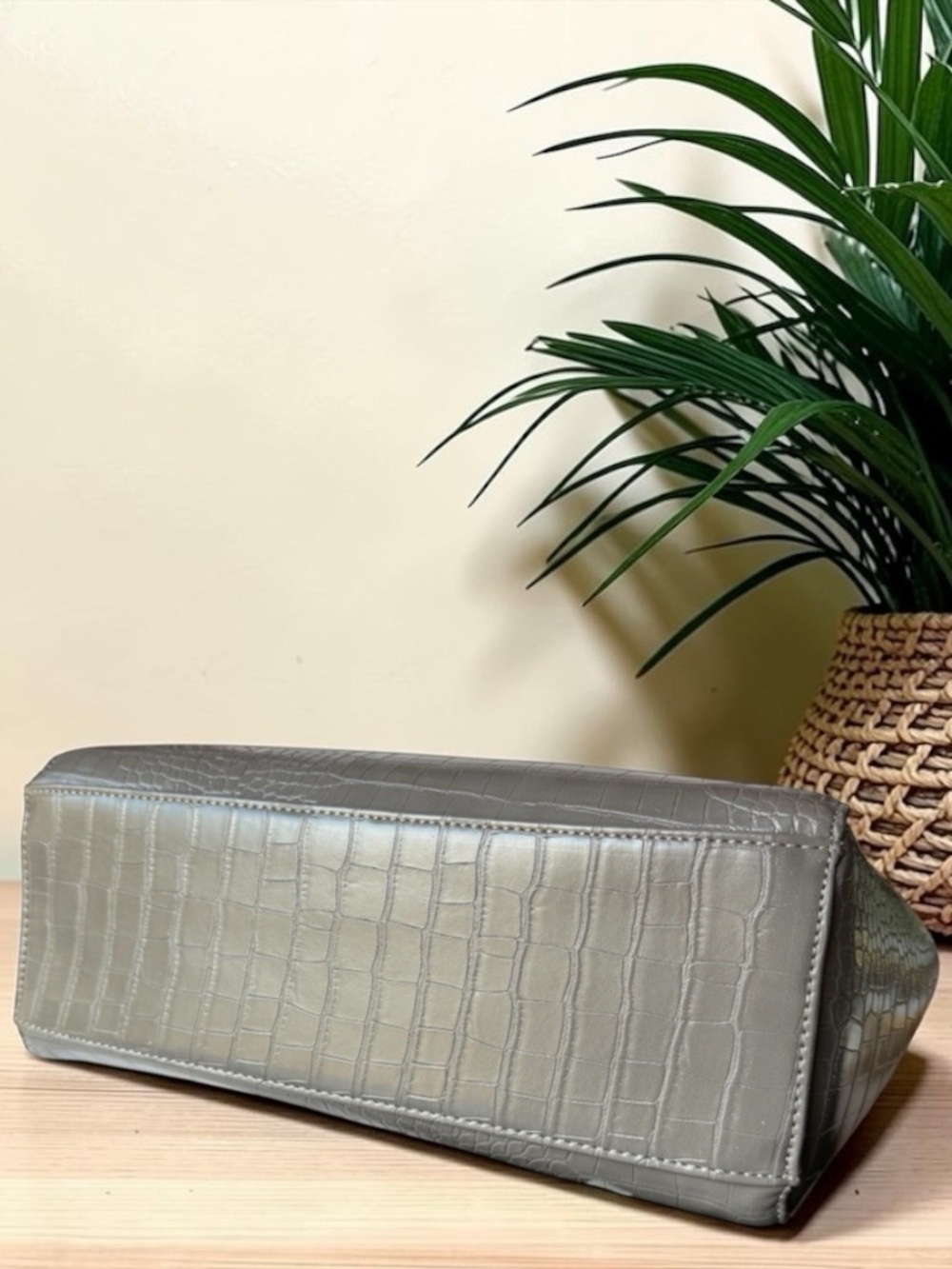 NWT Giani Bernini Gray Croc Embossed Tote Shoulder Bag - Picture 8 of 13